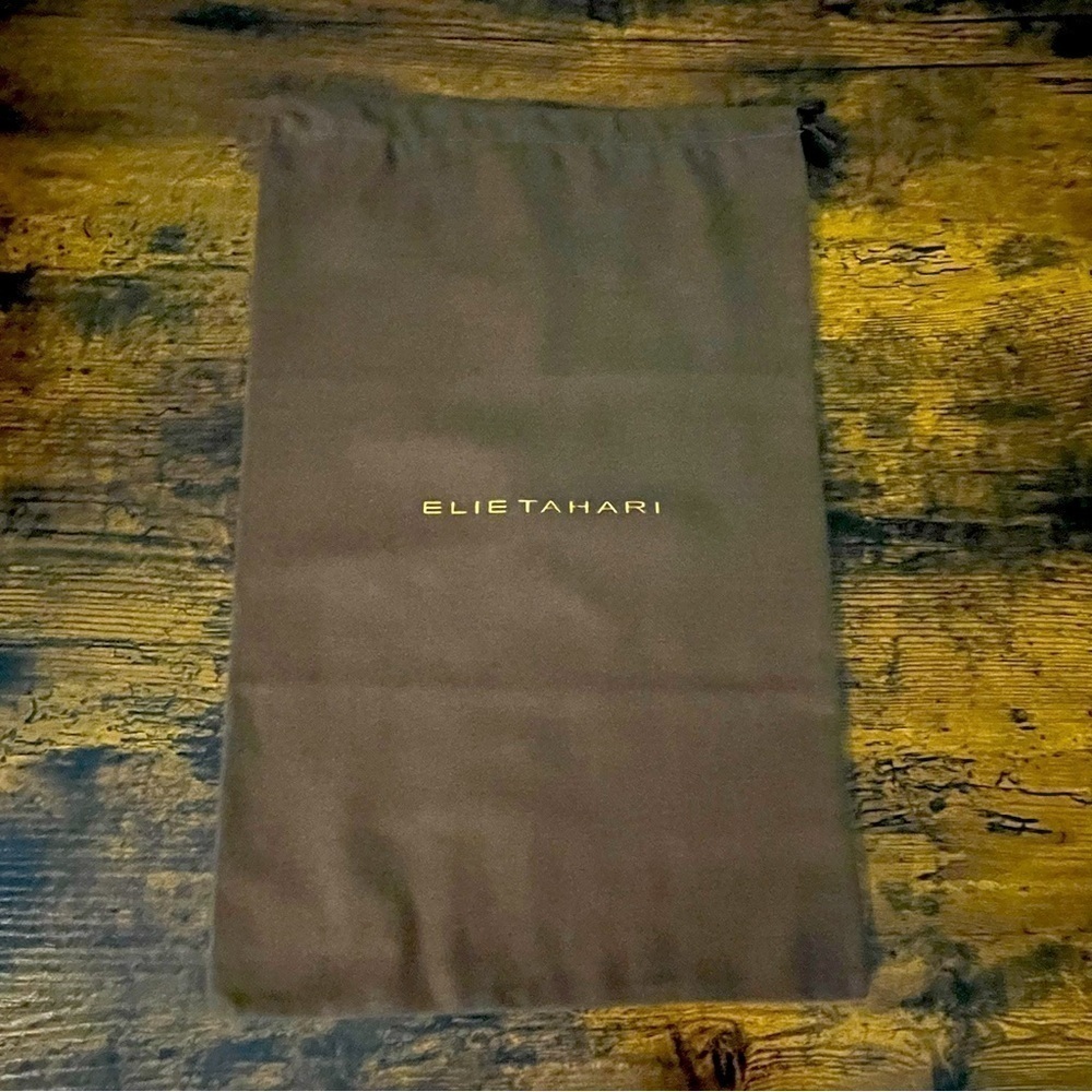 Elie Tahari brown drawstring dust bag for shoes or handbags, approx. 9.75”x15”.